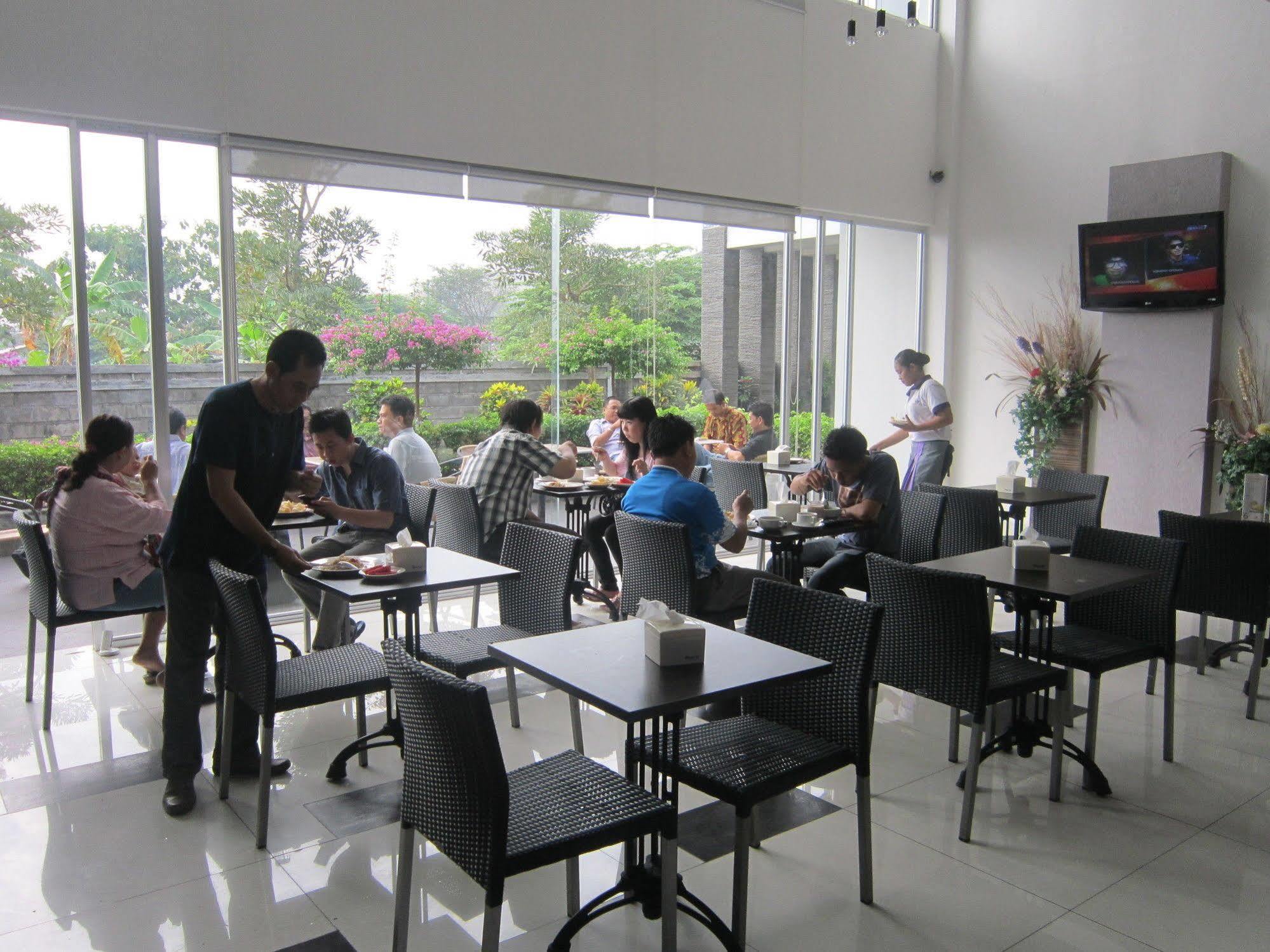Hotel Tilamas Juanda Sawotratap Luaran gambar