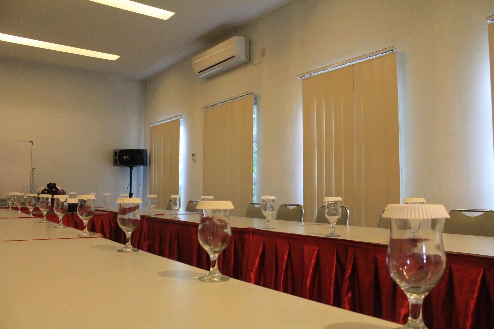Hotel Tilamas Juanda Sawotratap Luaran gambar